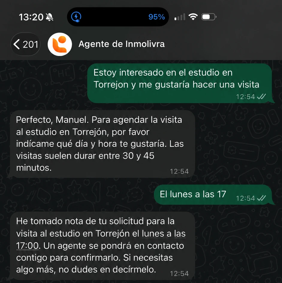 Conversación de WhatsApp con el agente de Livra: el cliente pide visitar un estudio en Torrejón, el agente le pregunta qué día y hora le viene bien, avisa de que las visitas duran entre 30 y 45 minutos y deja anotada la visita del lunes a las 17:00.